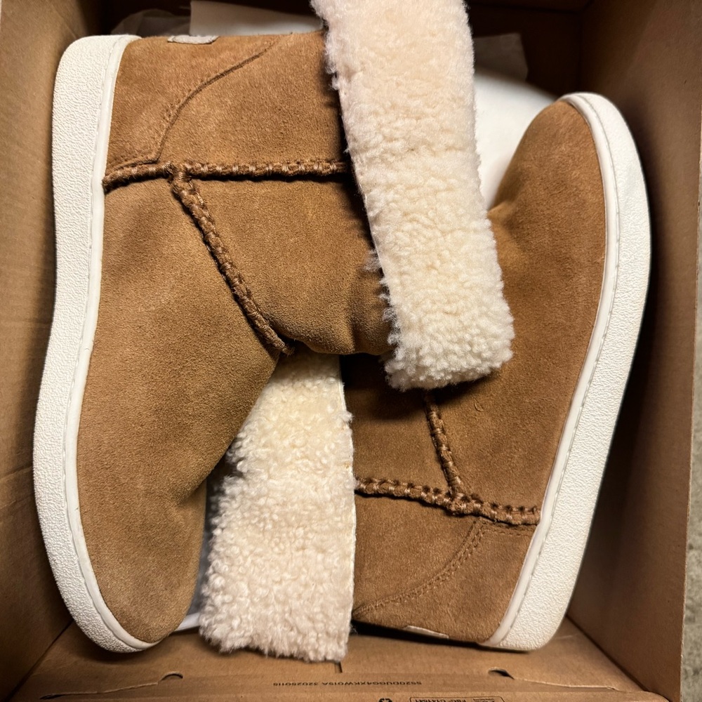Cozy Tan Suede Boots with Shearling Lining